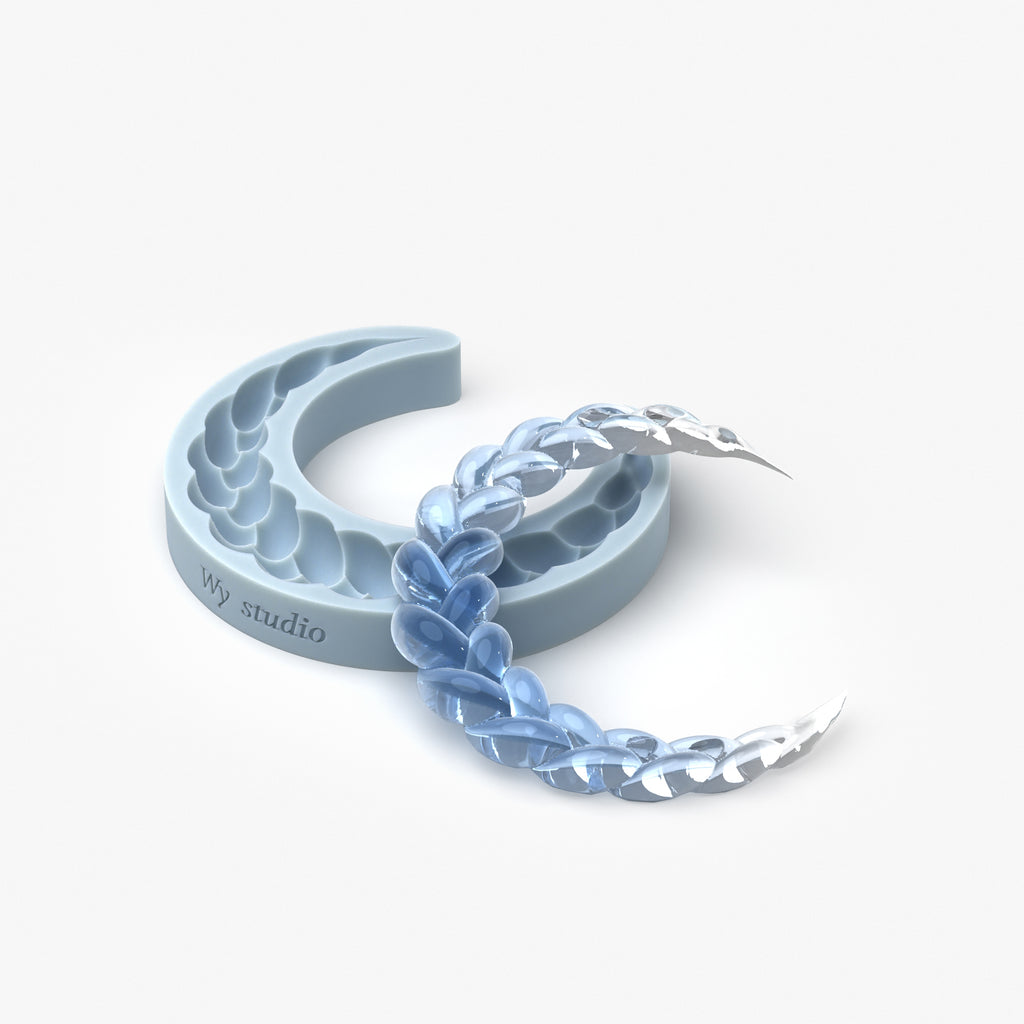 Twisted Crescent Moon Mold