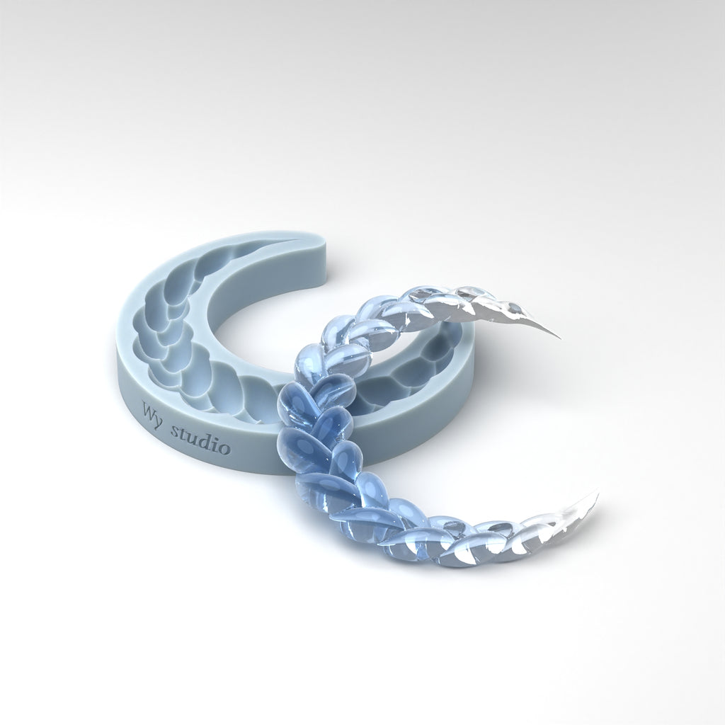 Twisted Crescent Moon Mold